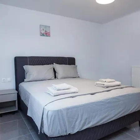 Charming Urban Oasis 1br Near Megaro Mousikis Apartment