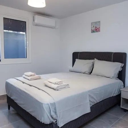 Apartment Charming Urban Oasis 1br Near Megaro Mousikis Athens