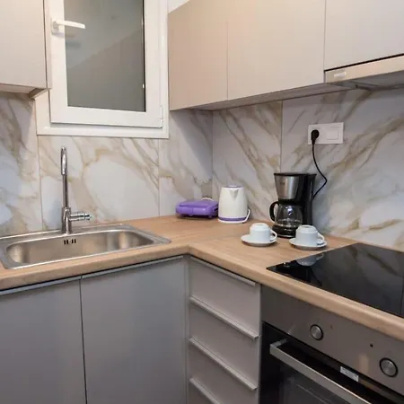 Charming Urban Oasis 1br Near Megaro Mousikis * Athens