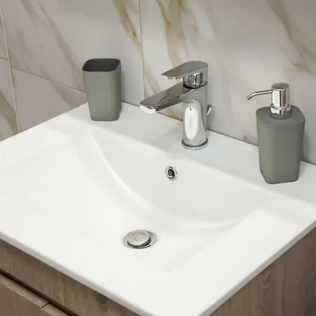 Charming Urban Oasis 1br Near Megaro Mousikis Apartment Athens