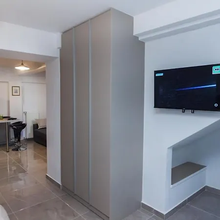 Charming Urban Oasis 1br Near Megaro Mousikis *