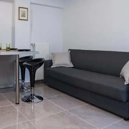 Charming Urban Oasis 1br Near Megaro Mousikis