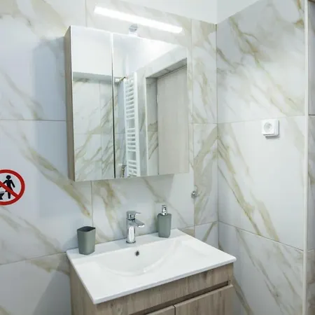 Charming Urban Oasis 1br Near Megaro Mousikis Apartment *